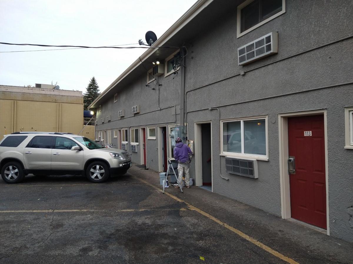 Highway Motel Saint Paul Exterior photo