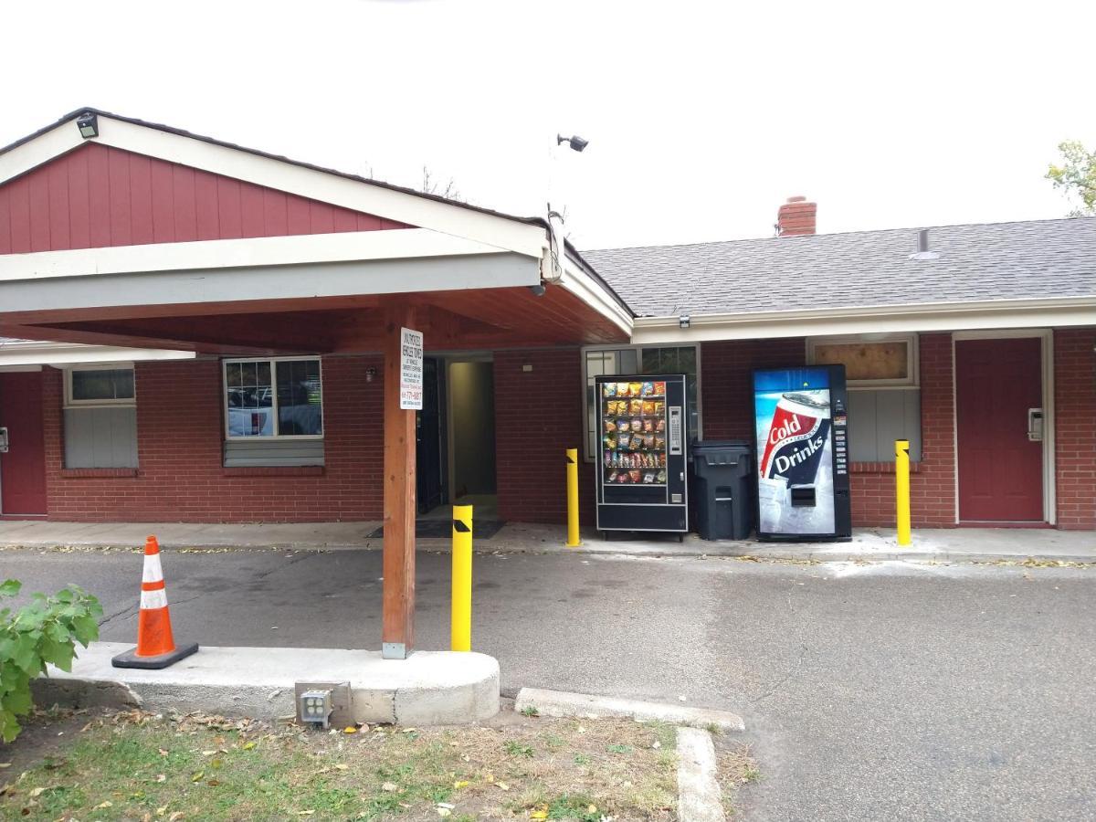Highway Motel Saint Paul Exterior photo